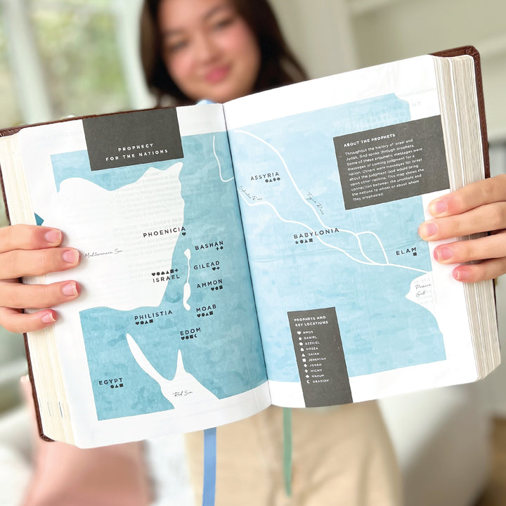 Young Women's Bible: Blue Cloth-bound Hardcover