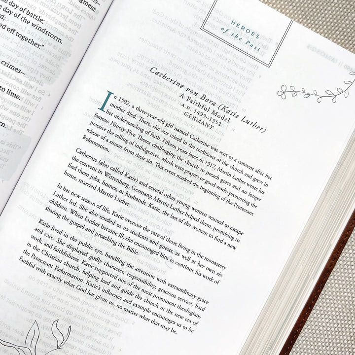 Young Women's Bible: Blue Cloth-bound Hardcover