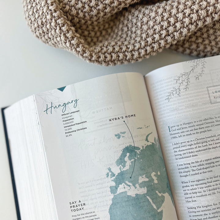 Young Women's Bible: Blue Cloth-bound Hardcover