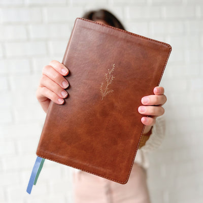 Young Women's Bible: Brown Leathersoft